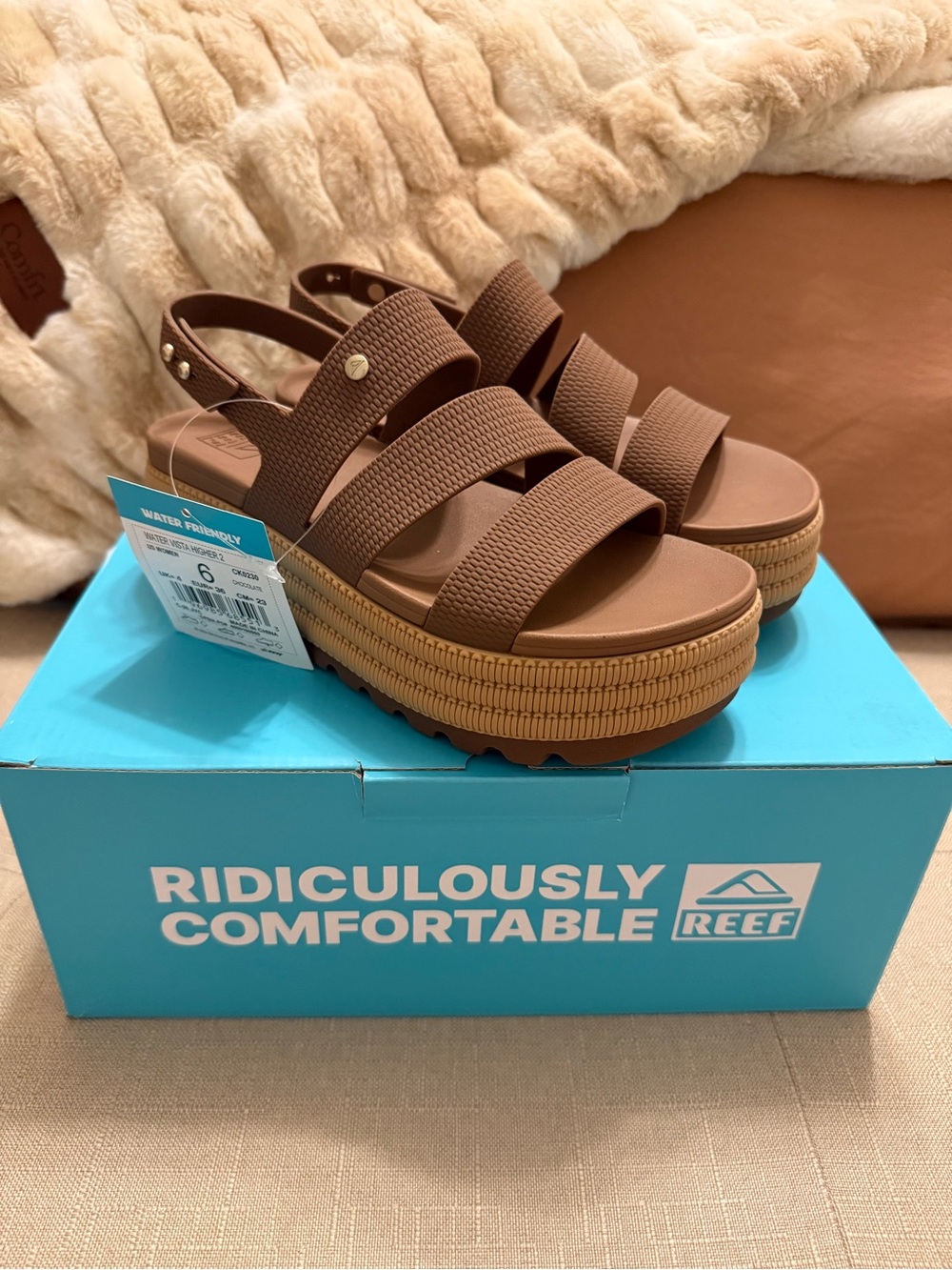 NWT Reef Water Vista Higher 2 in chocolate -size 6